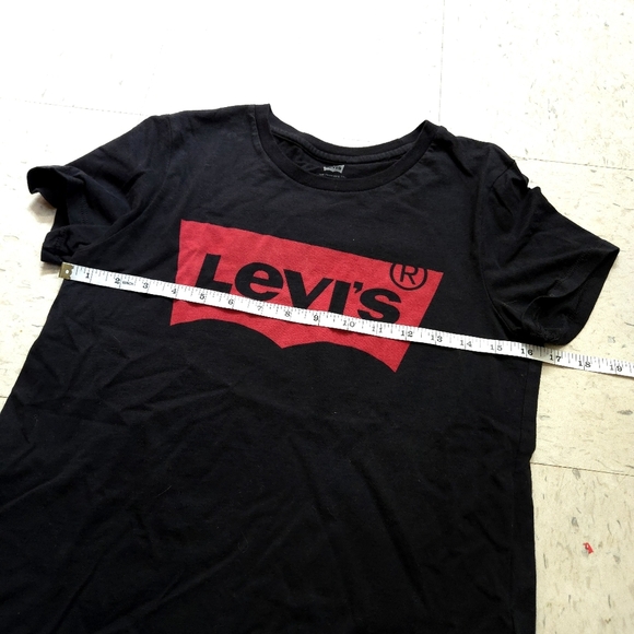 Levi's | Womens Black and Red Logo T-Shirt - Picture 7 of 7